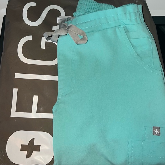Figs Fresh Aqua Catarina Top - Picture 3 of 6